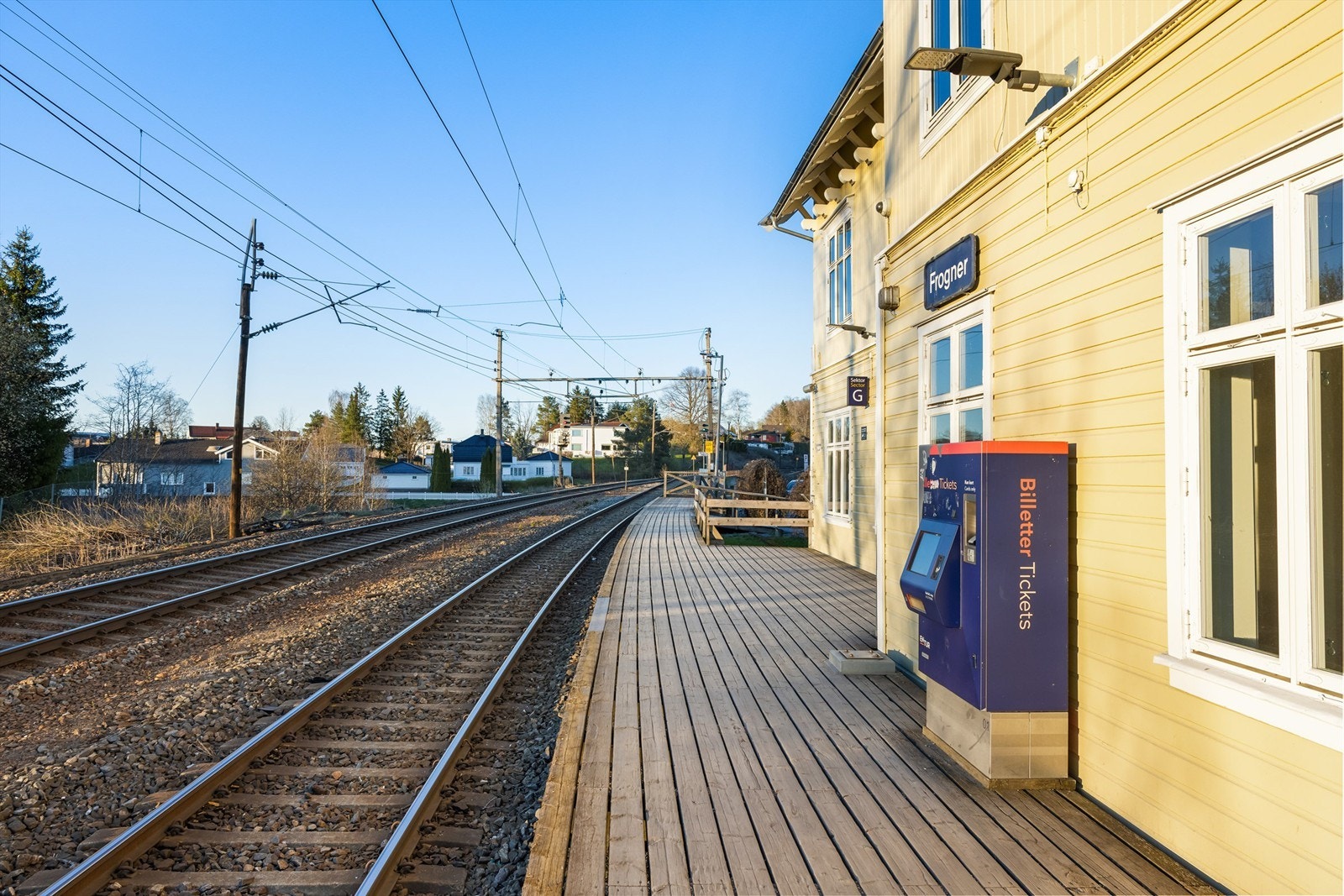 Området har gode bussforbindelser til togstasjonene på både Sørumsand og Frogner. Galleribilde