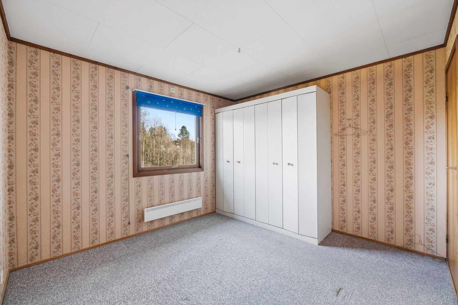 Gardrobeskap gir gode oppbevaringsmuligheter på soverommet. Galleribilde