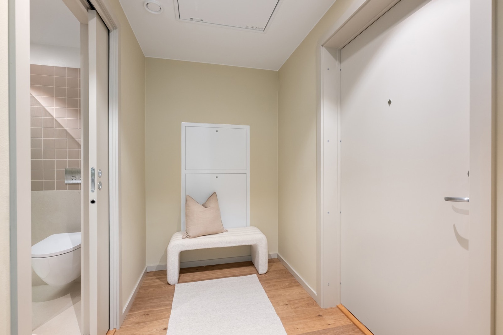 Velkommen inn - Leiligheten har en attraktiv intern beliggenhet i byggets 1. etasje. Galleribilde