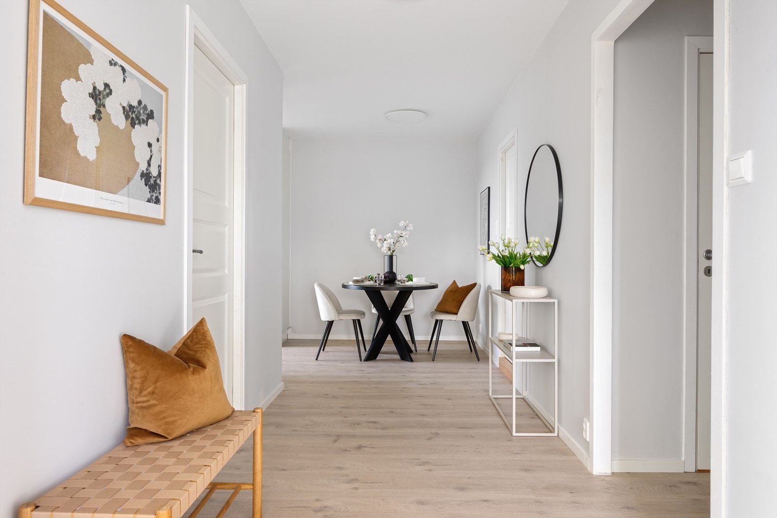 Det er plass til spisebord også ved kjøkkenet. Galleribilde