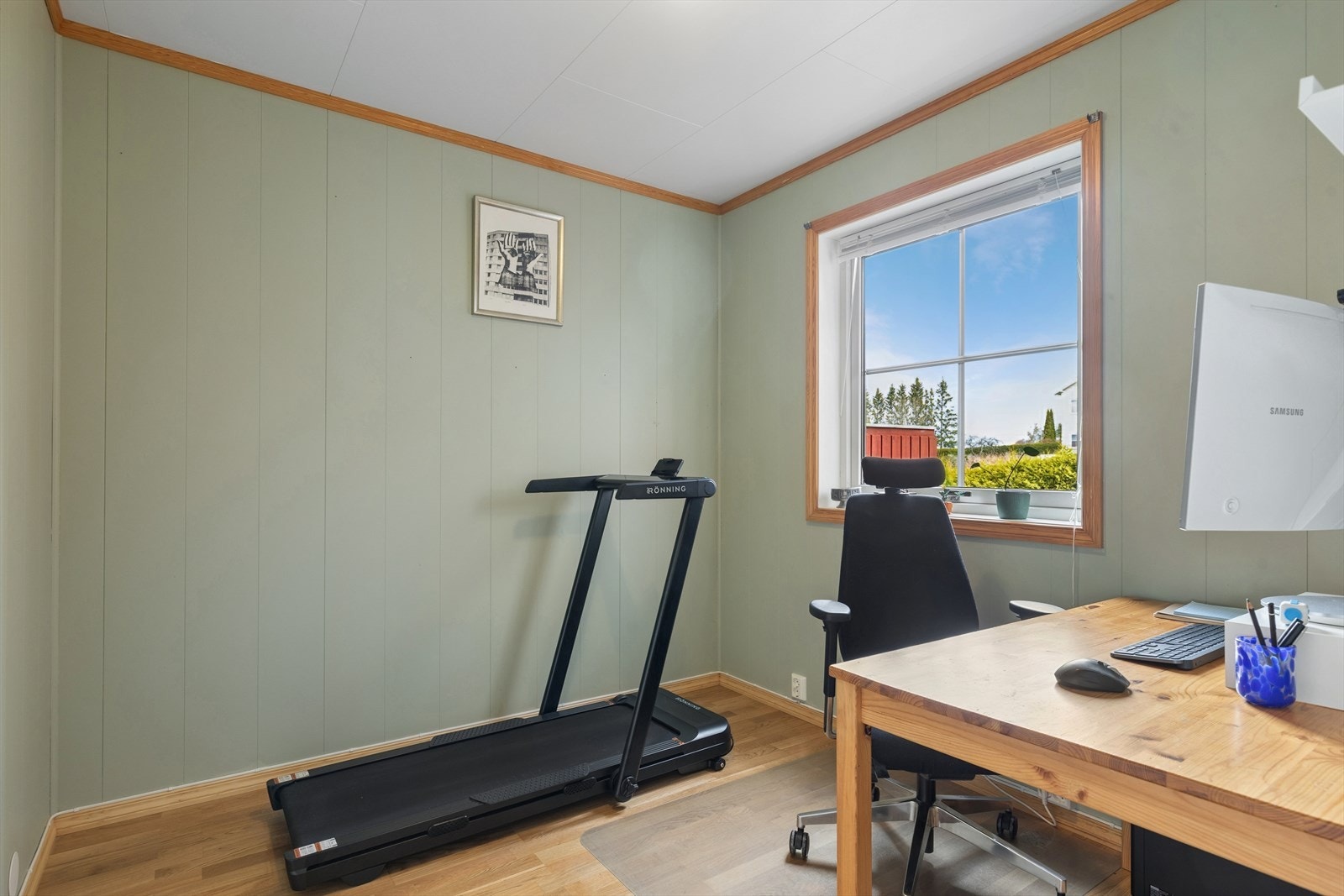 Lyst og allsidig soverom som egner seg perfekt som gjesterom, barnerom eller hjemmekontor Galleribilde