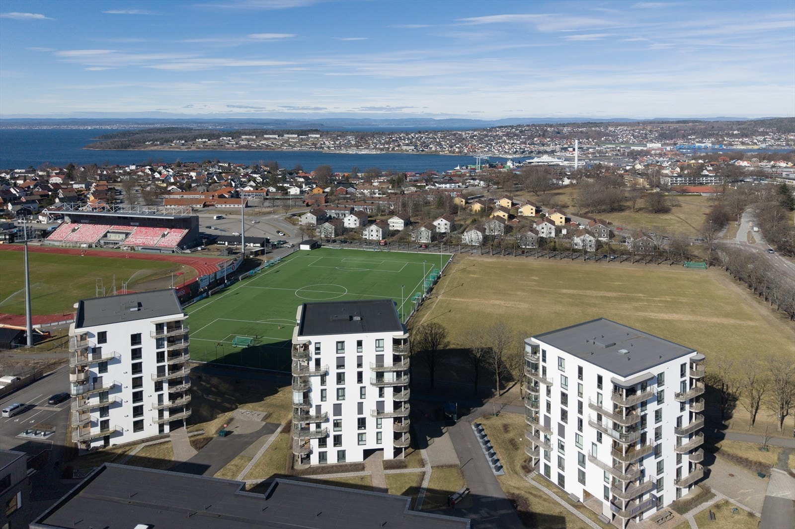Fra Moss stasjon tar toget til Oslo sentrum ca. 35 minutter, noe som gir gode pendlermuligheter Galleribilde
