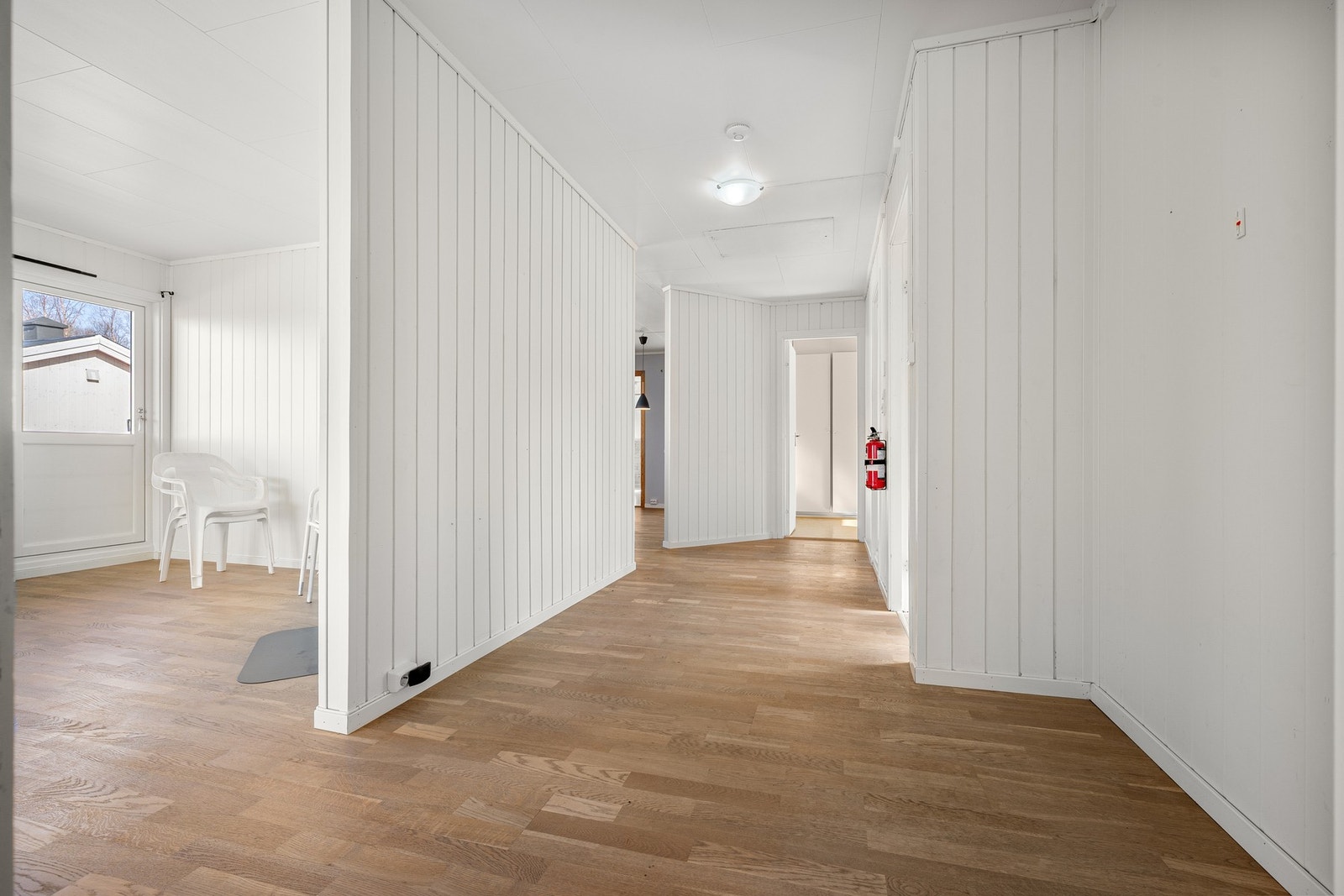 Romslig gang mellom rommene Galleribilde