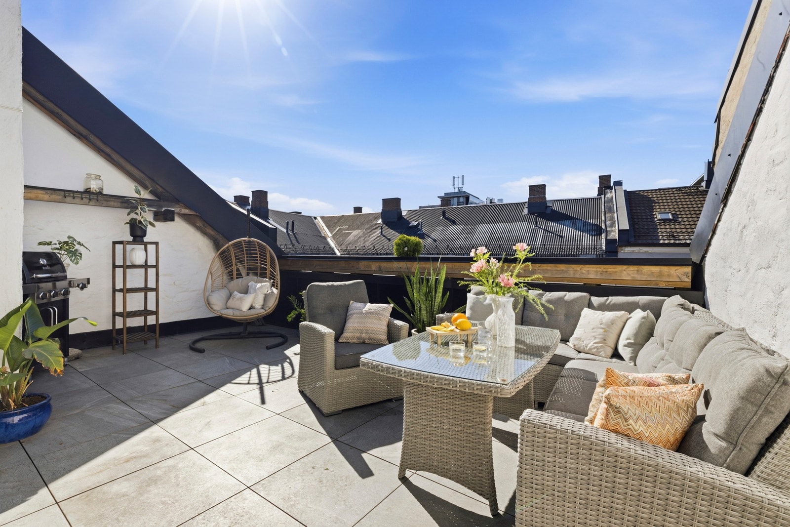 Borettslaget har en flott og solrik felles takterrasse Galleribilde