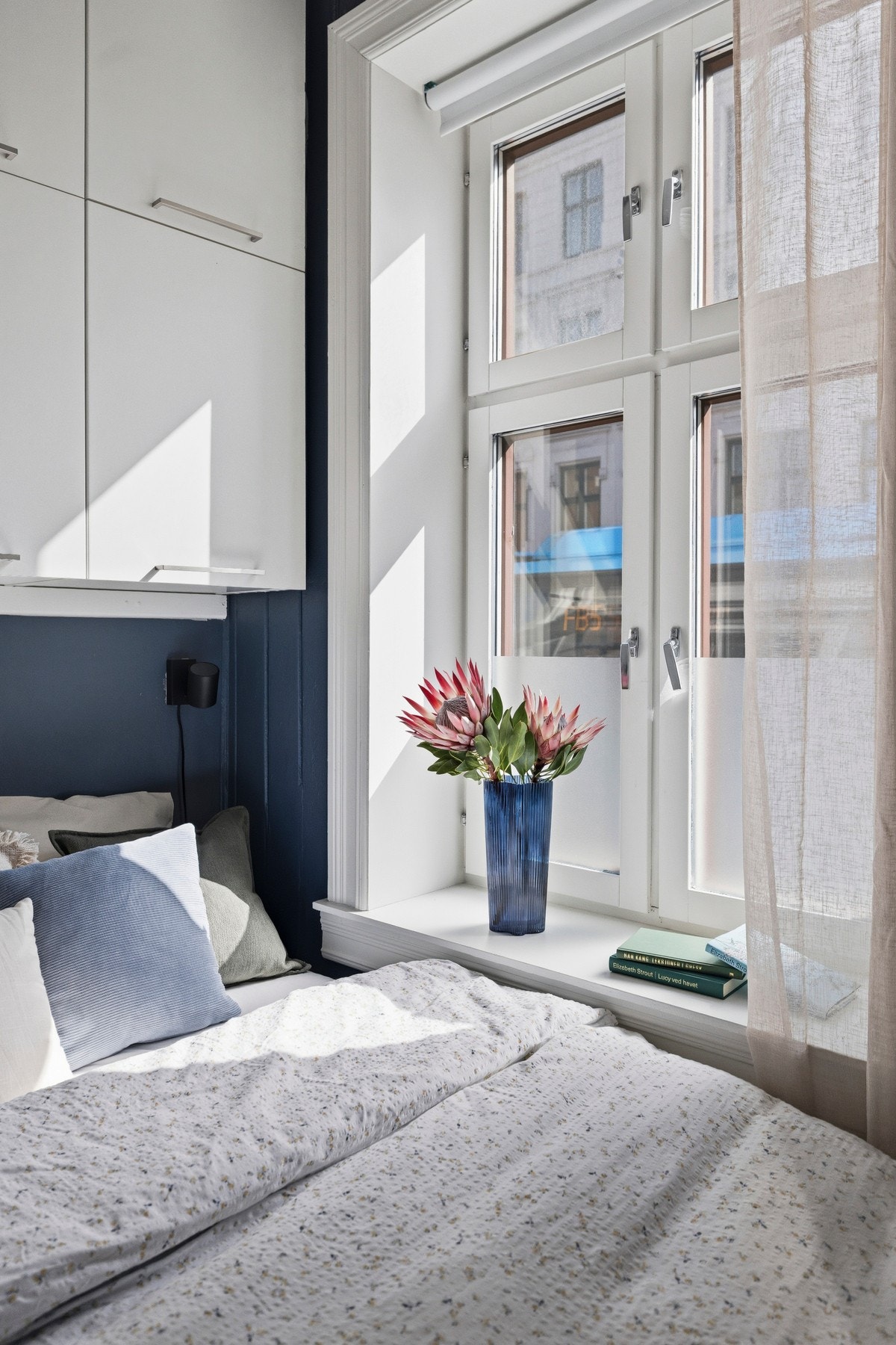Vinduskarmen kan fungere som et nattbord Galleribilde