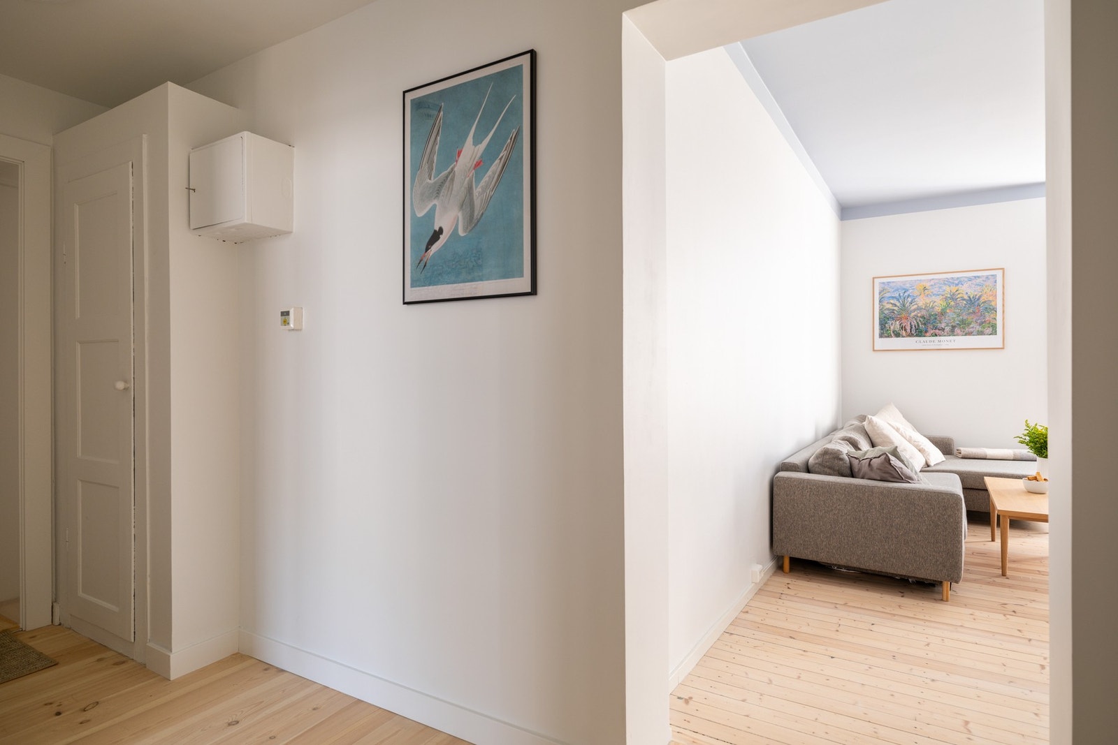 Det er god oppbevaring i leiligheten, i tillegg er det rikelig med lagringsplass i 2 boder på til sammen 21m². Galleribilde