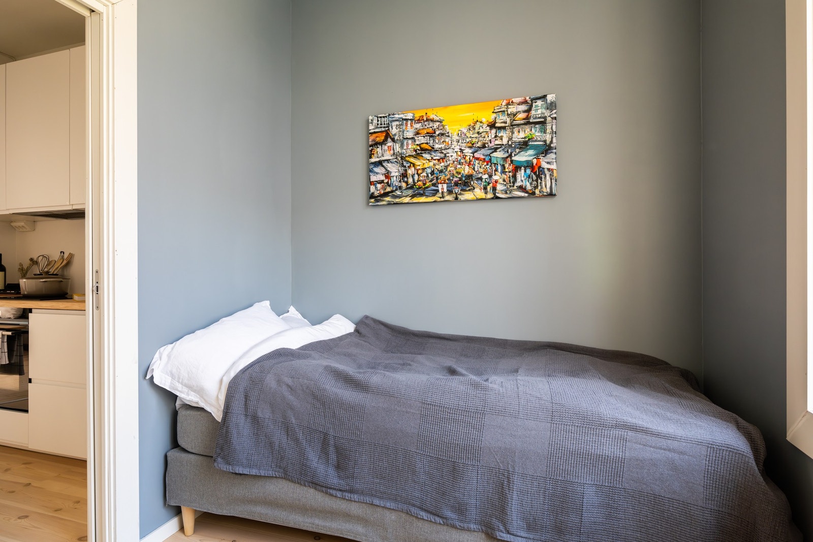 På soverommet er det plass til både seng og kontorpult. Galleribilde