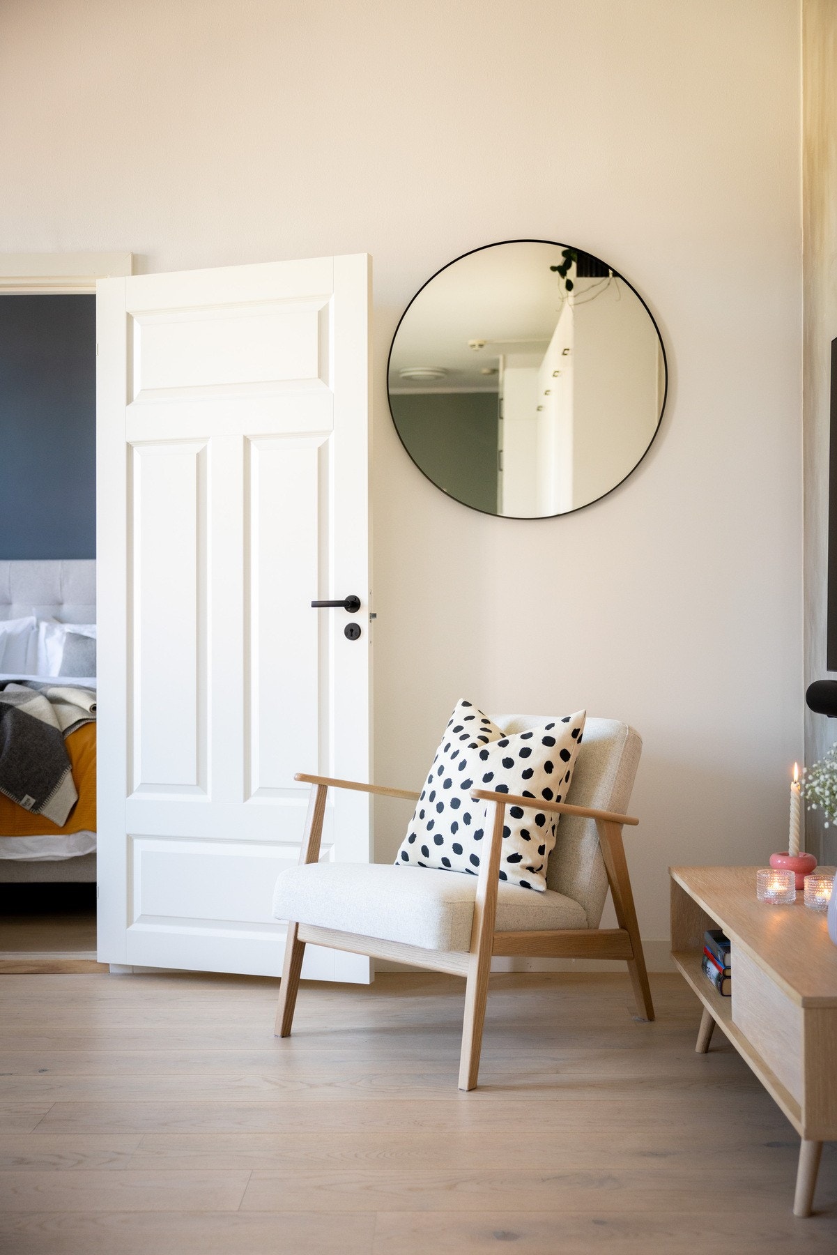 Leiligheten fremstår som godt vedlikeholdt og jevnlig oppgradert de senere årene, med en gjennomgående moderne og tiltalende standard. Galleribilde