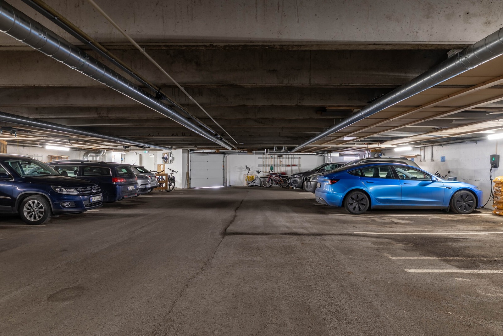 Det medfølger fast parkeringsplass i lukket garasjeanlegg. Galleribilde