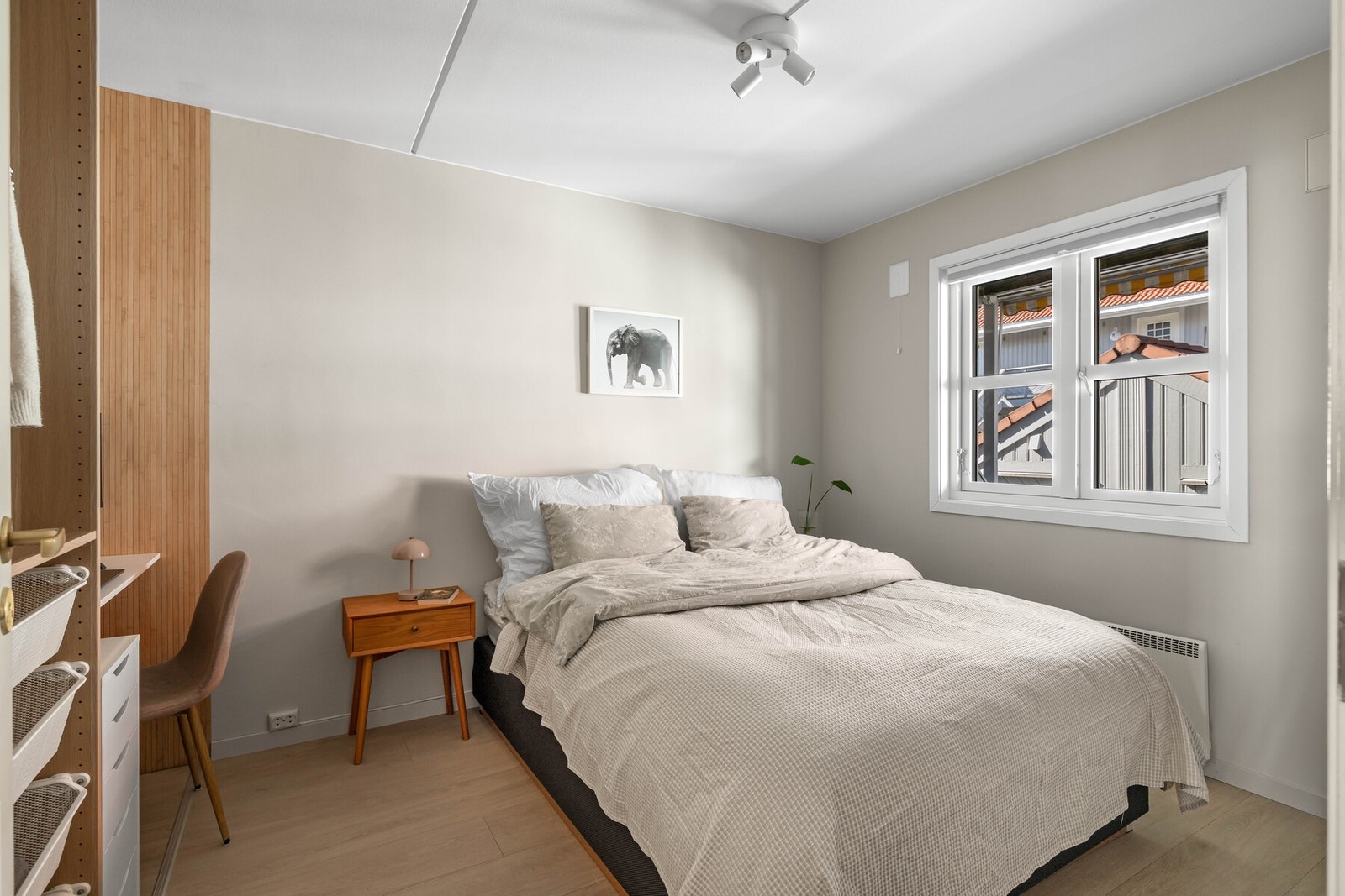 Rommet egner seg både som hovedsoverom, kontor og gjestrom! Galleribilde
