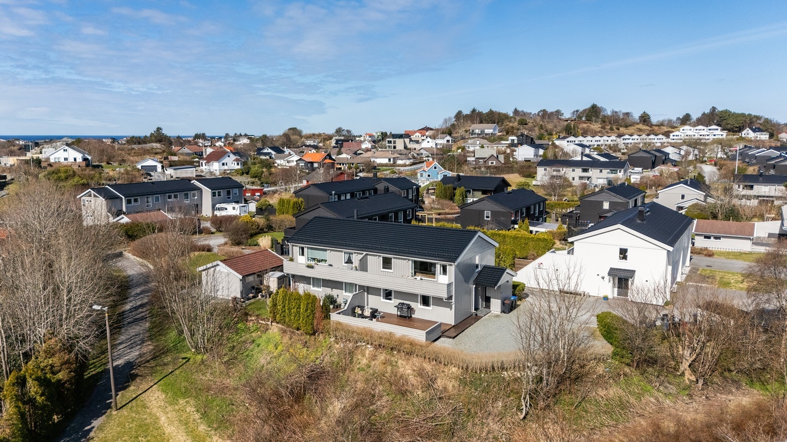 Her bor du i et svært kjekt nabolag med gangavstand til det meste av hverdagsfasiliteter. Galleribilde