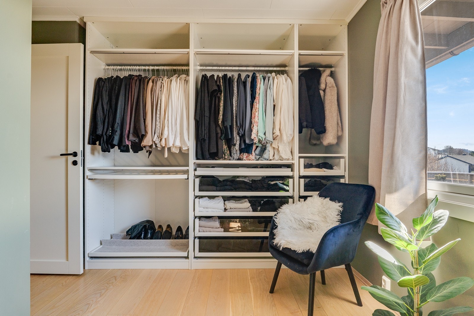 Soverom 3, blir i dag brukt til kontor og åpen garderobe. Galleribilde