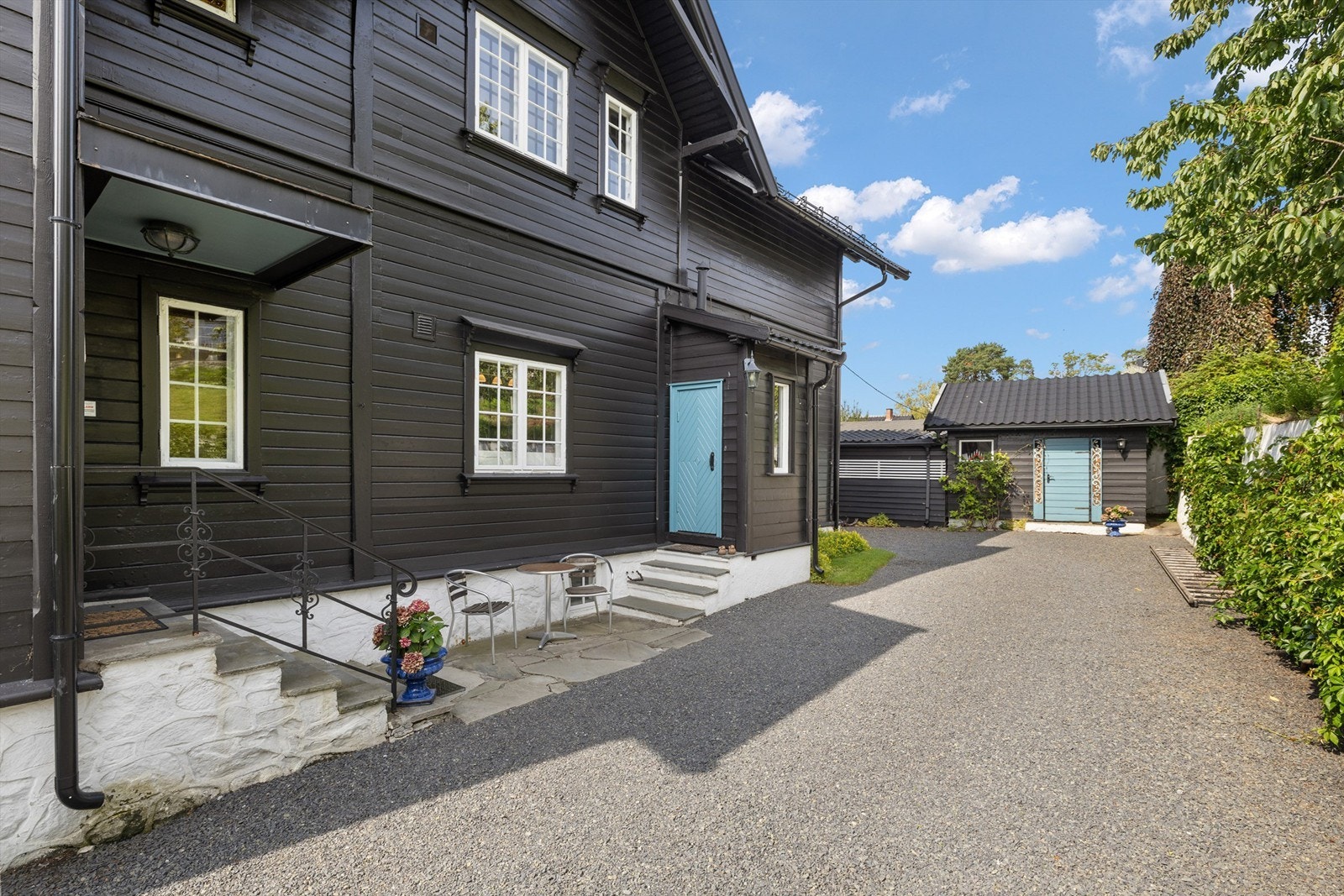 Gruset gårdsplass Galleribilde