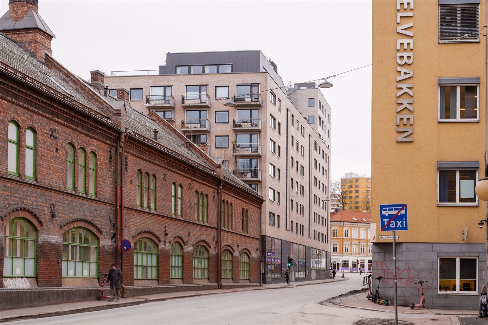 Kollektivtilbudet er suverent, med bussholdeplass kun et par minutter unna. Galleribilde
