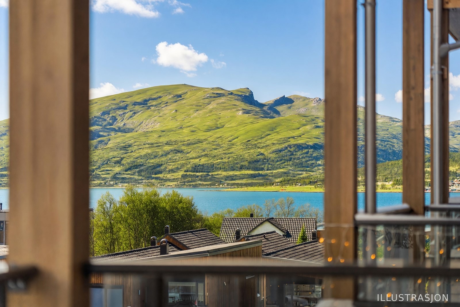 Vakker utsikt mot vest fra balkongen (sommer og sol av AI) Galleribilde