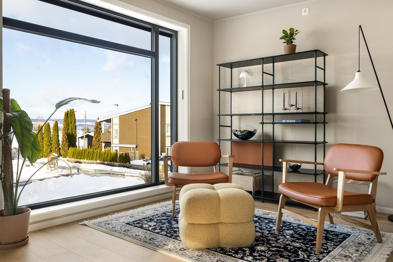 Hyggelig del av stua som egner seg godt som lesekork, lekeavdeling for barna eller til andre behov. Galleribilde