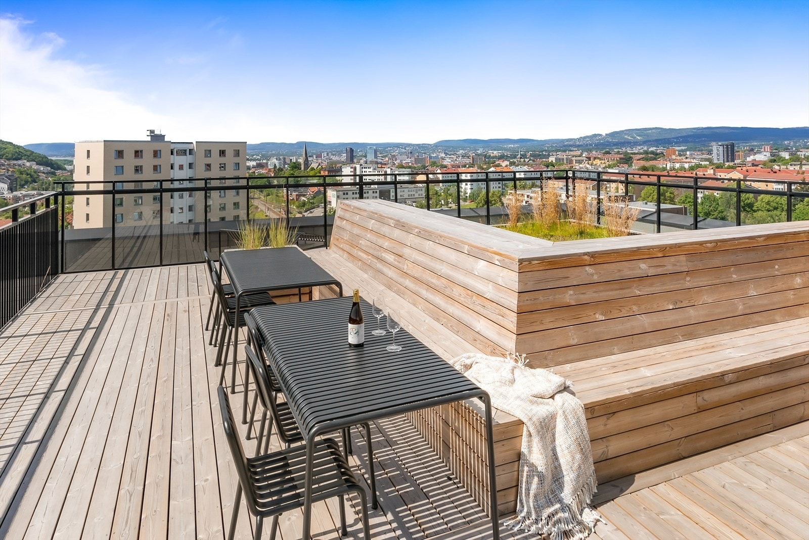 Fra takterrassen har du fantastisk utsikt over Oslo by. Galleribilde
