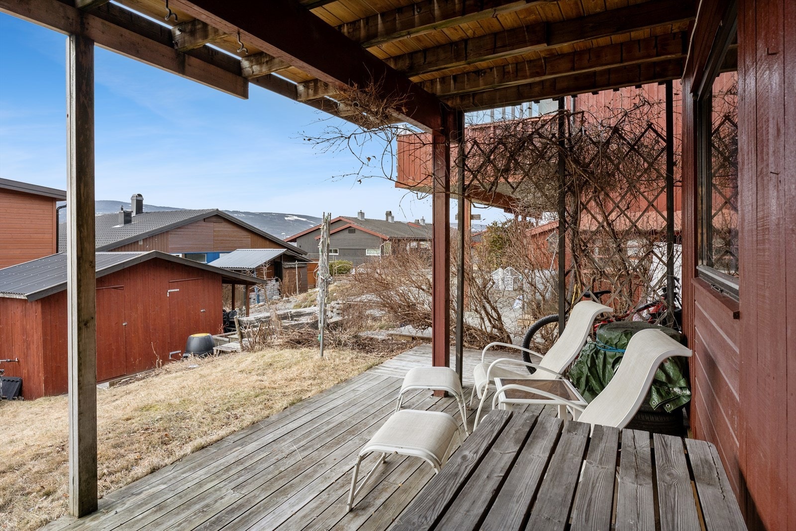 Overbygget terrasseplatting i underetasjen på ca. 25 kvm Galleribilde