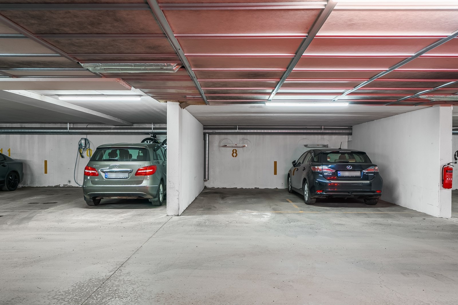 Det medfølger en garasjeplass i felles, lukket garasjeanlegg, merket med nr. 8. Galleribilde