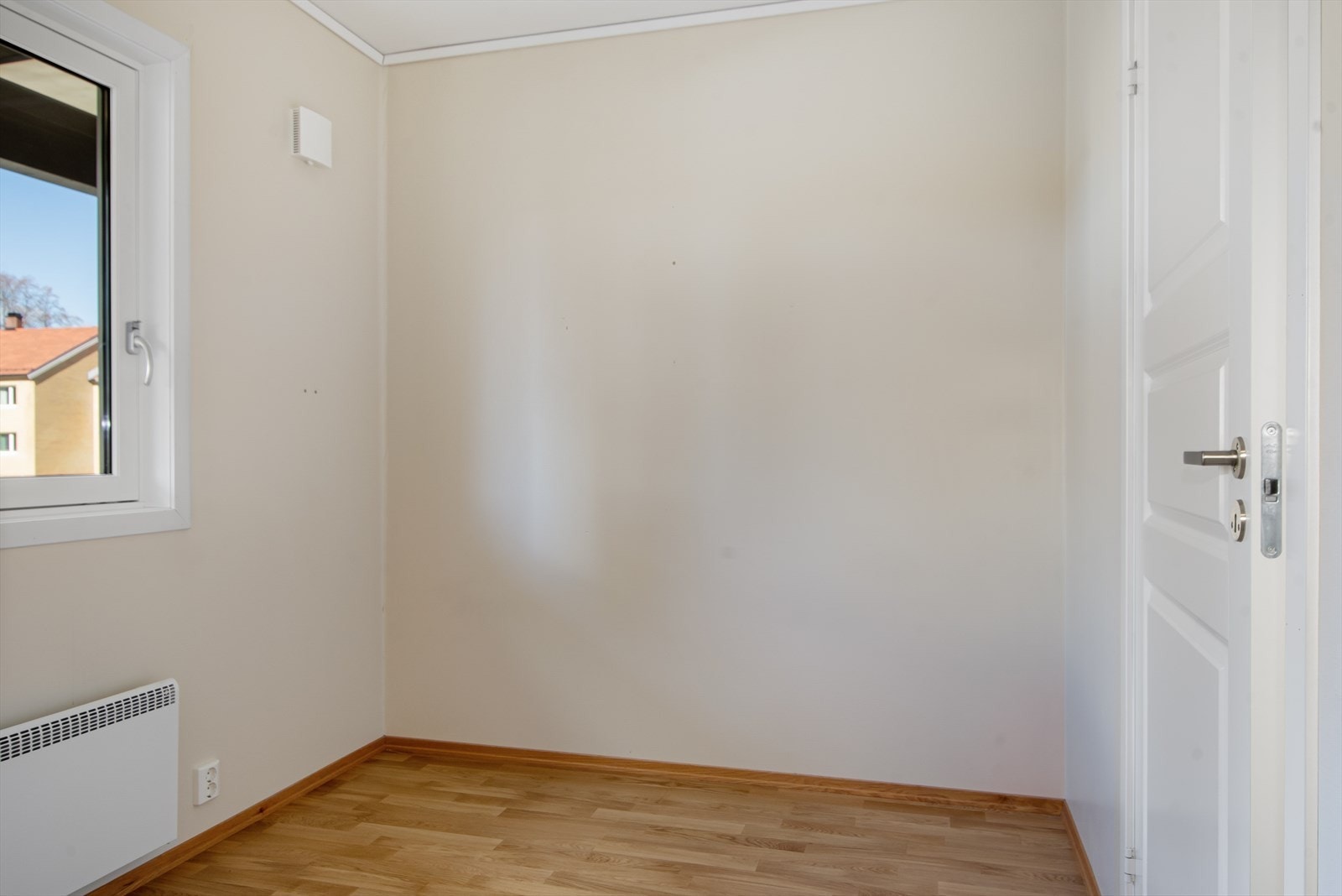 Fra gangen er det inngang til det minste soverommet. Galleribilde