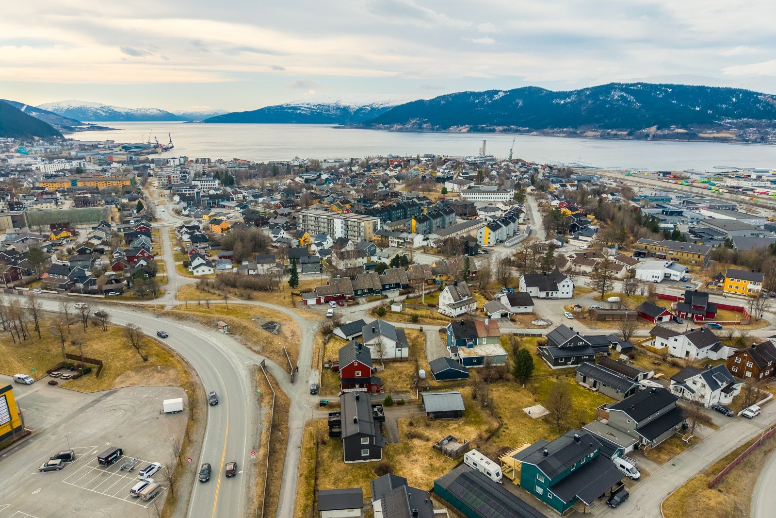 Oversikt over området som viser nærheten til både sentrum og fjorden. Galleribilde