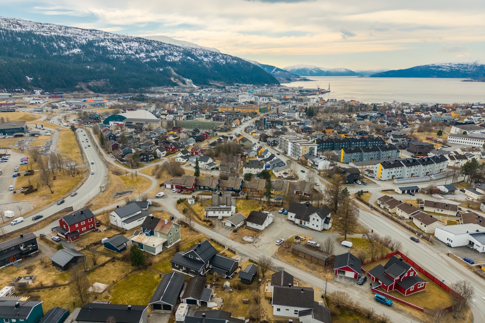 Nærområdet byr på idrettsanlegg som Moheia idrettspark, kun 7 minutter unna med bil. Galleribilde
