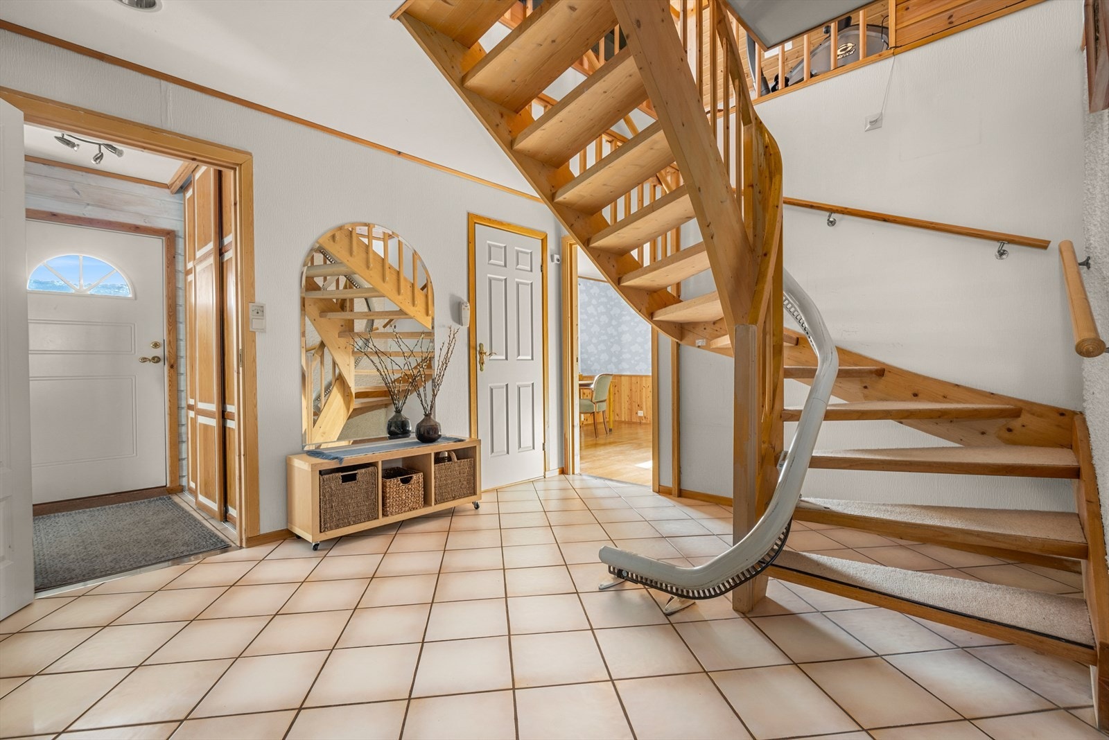 Trappen opp til 2. etasje er også HC-tilpasset. Galleribilde