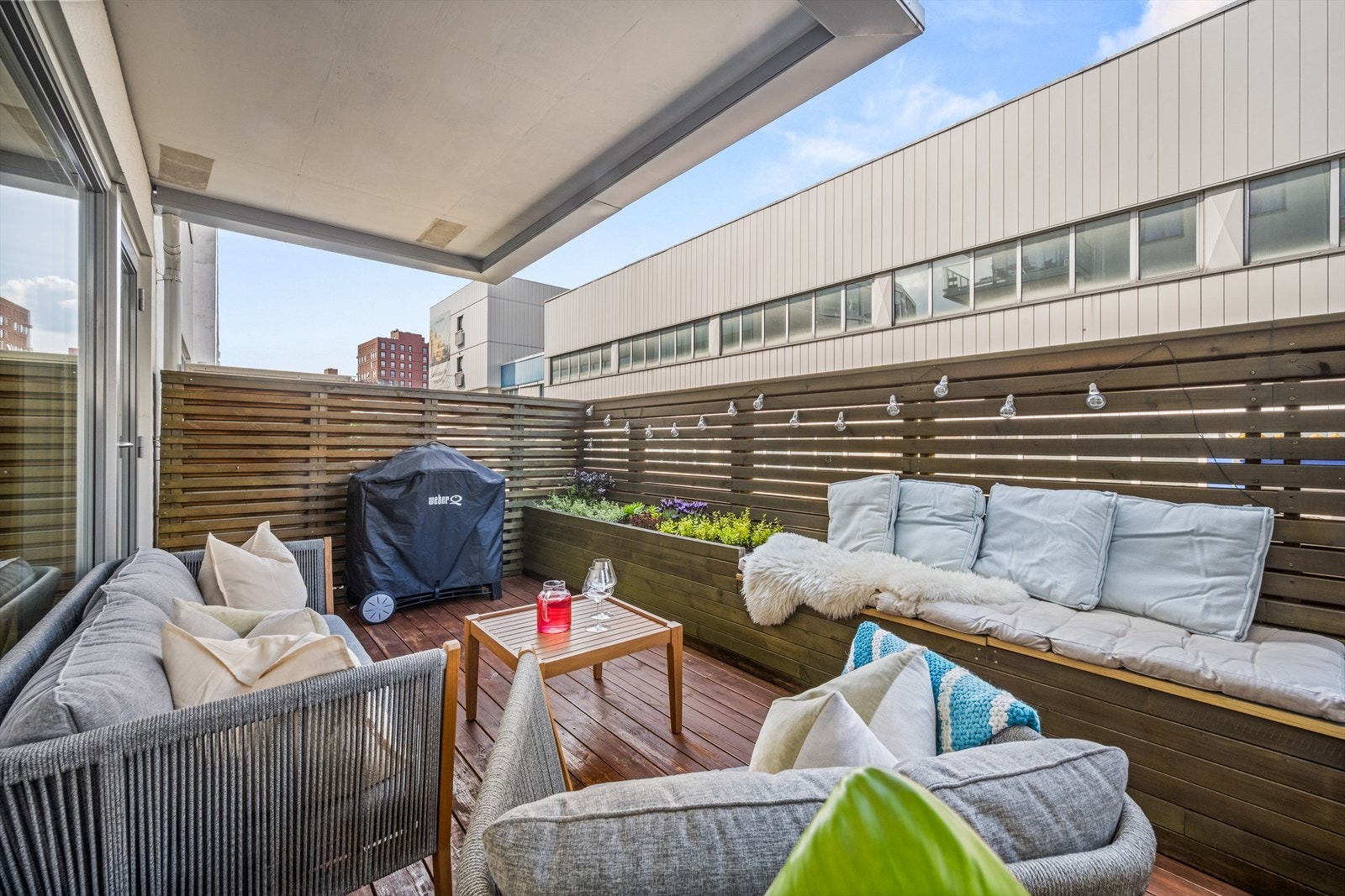 - Fra stuen har du utgang til en herlig terrasse på ca. 14 m² - Galleribilde