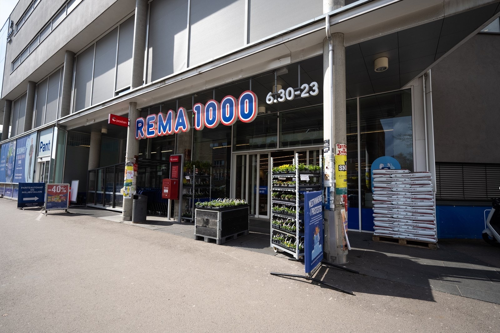 - Rett ved leiligheten finner du både Rema 1000 og Kiwi - Galleribilde