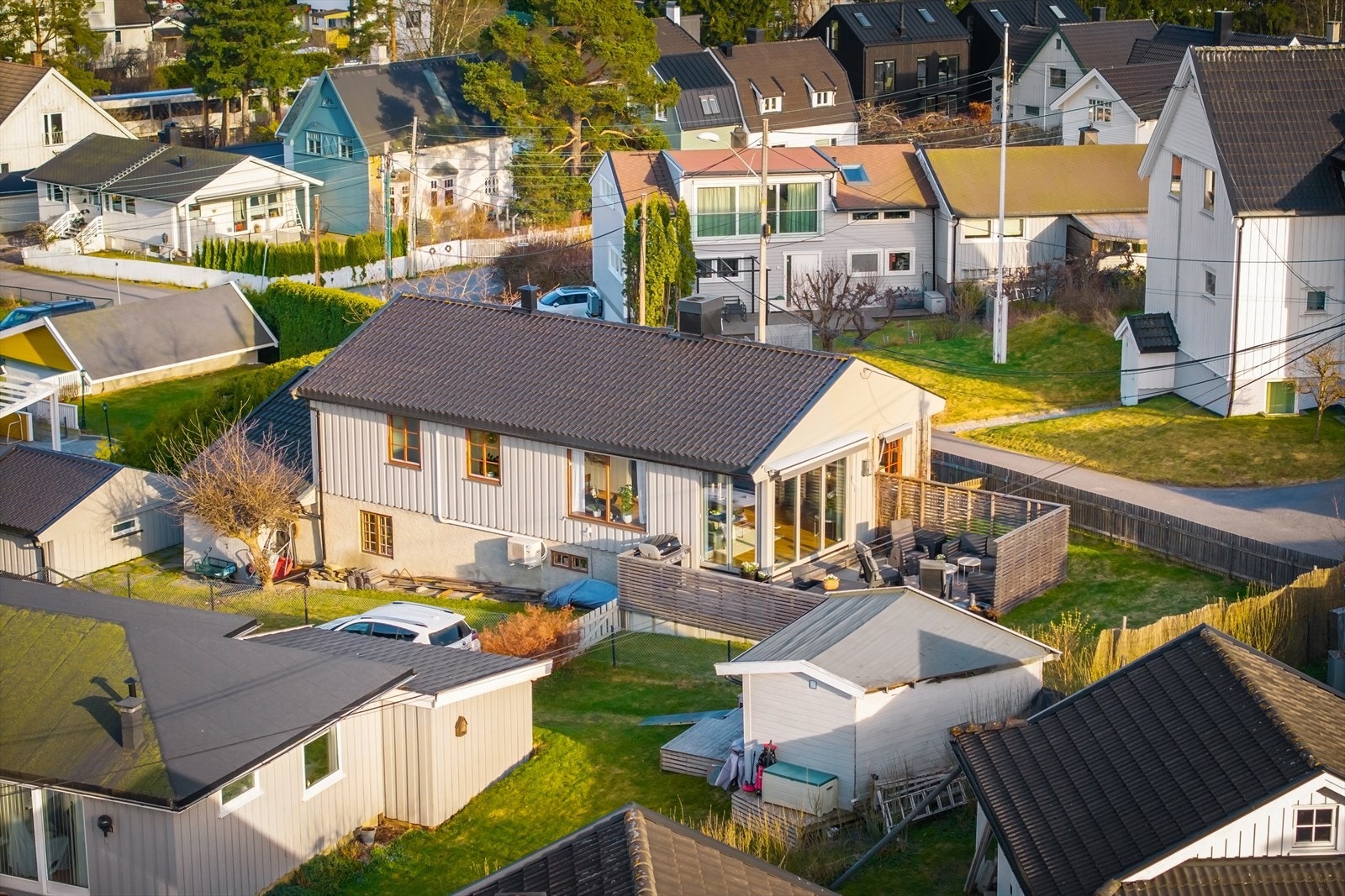 Velholdt og familievennlig enebolig med attraktiv beliggenhet i rolige og grønne omgivelser. Galleribilde
