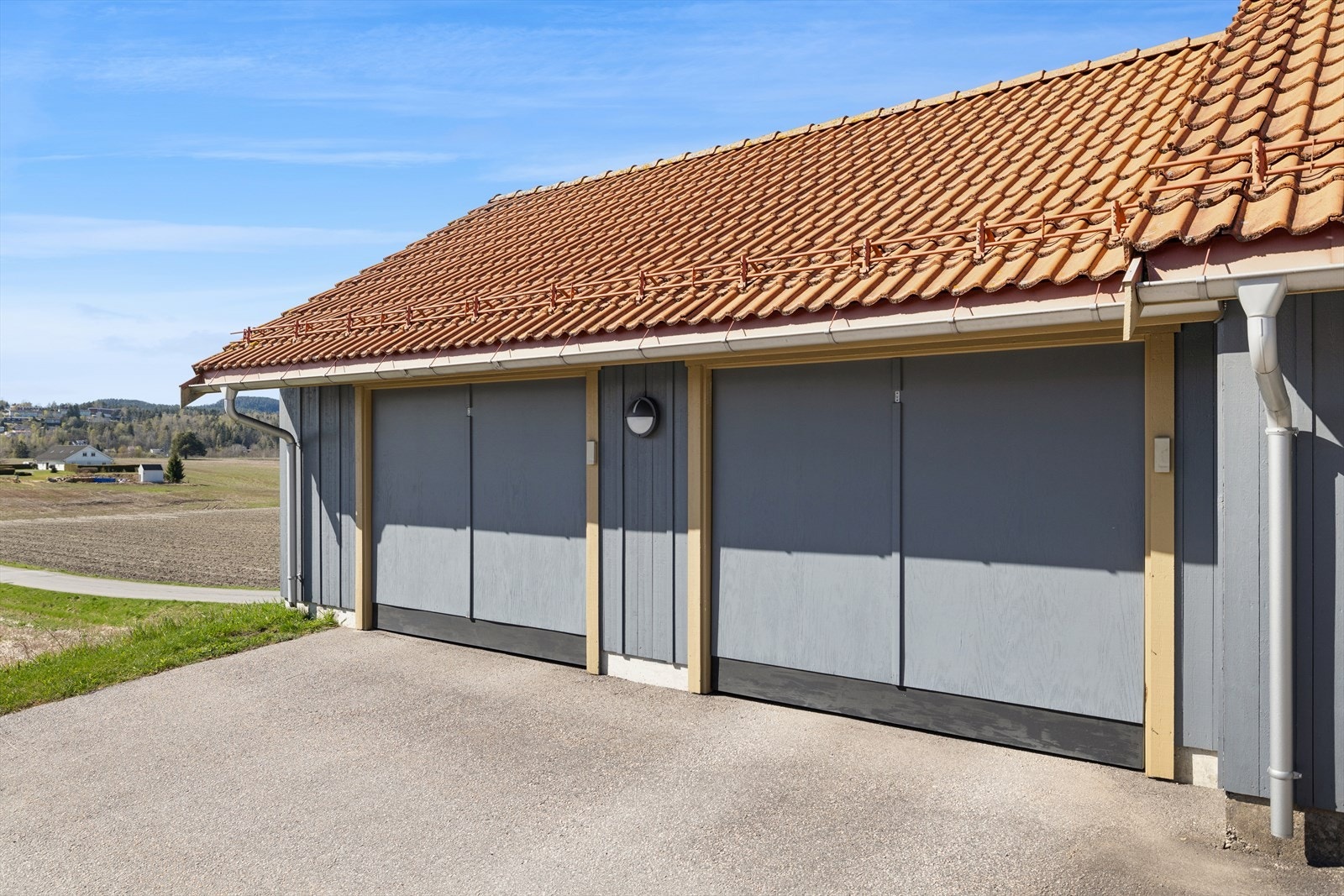 Parkering i garasje Galleribilde