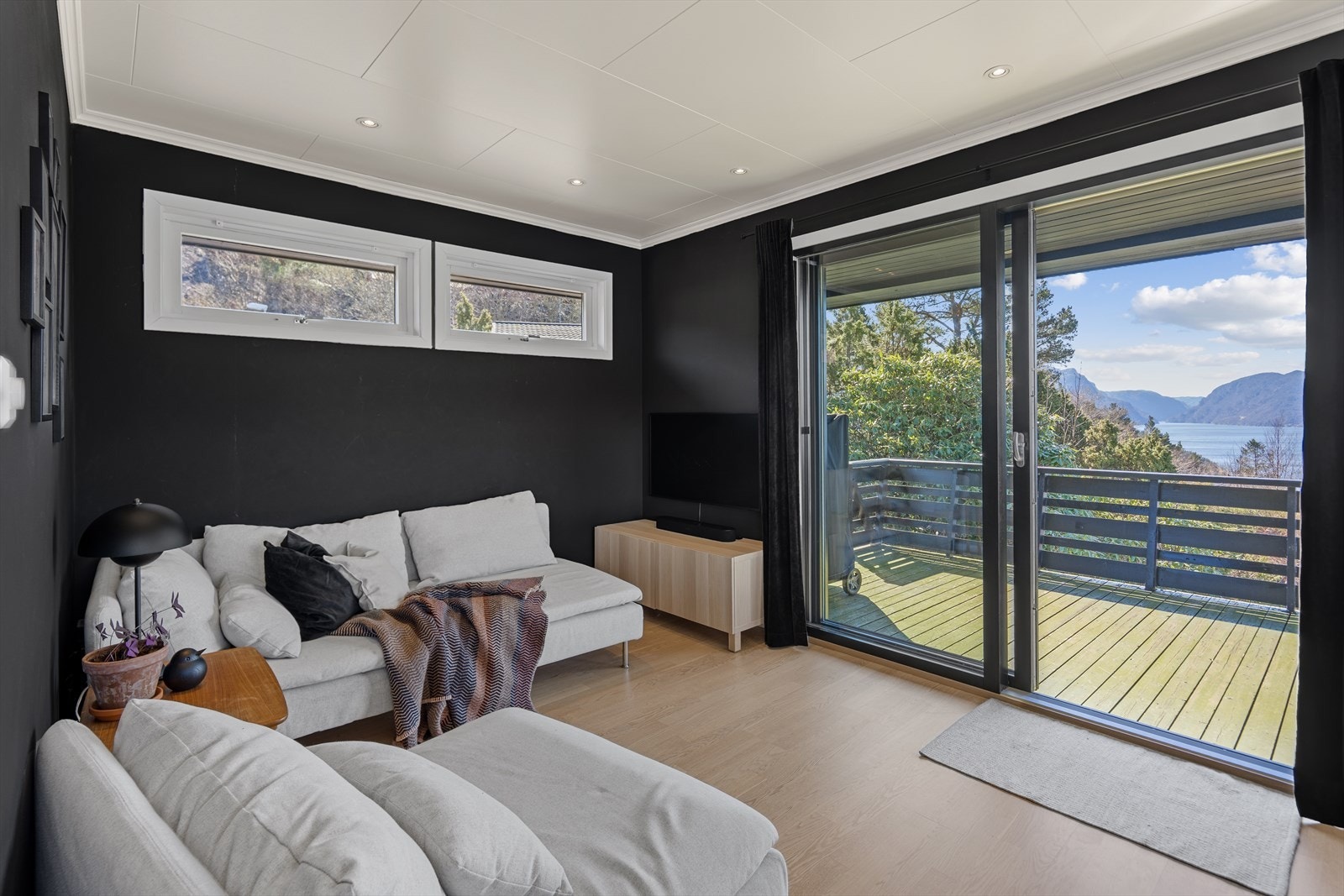 Utgang til veranda fra stue Galleribilde