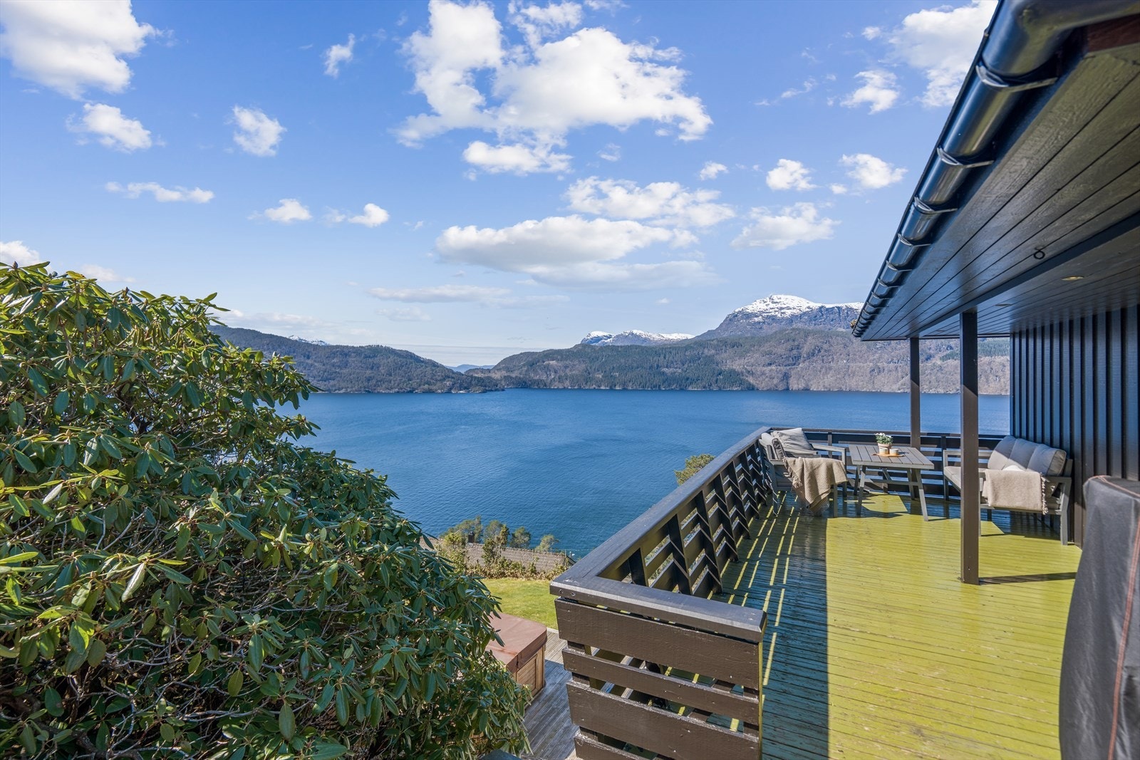 ... mot fjord og fjell Galleribilde