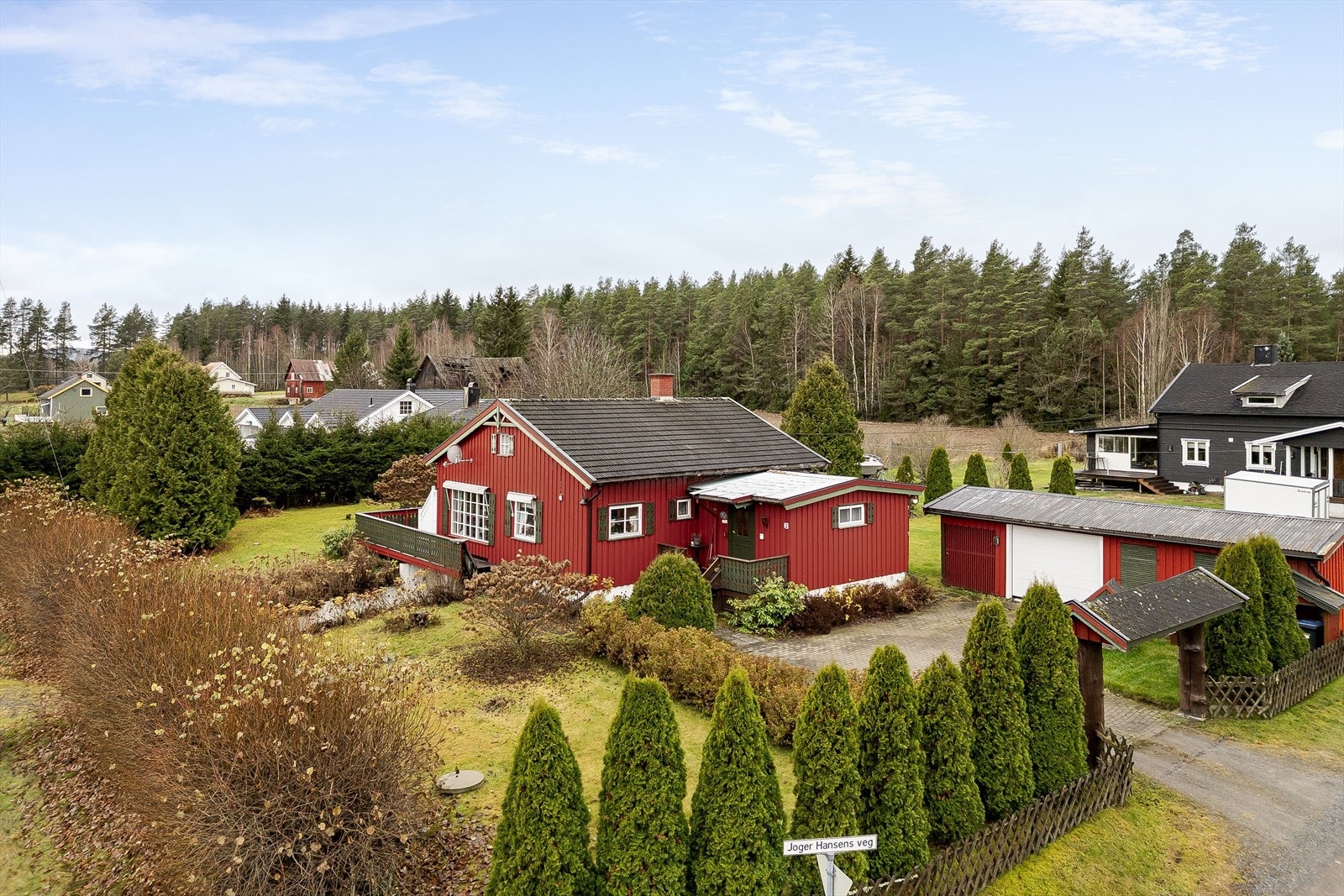 Velkommen til dette velholdte huset i Joger Hansens veg 2 på Skansen! Foto: Husfoto v/ Bernat Tubau. Galleribilde