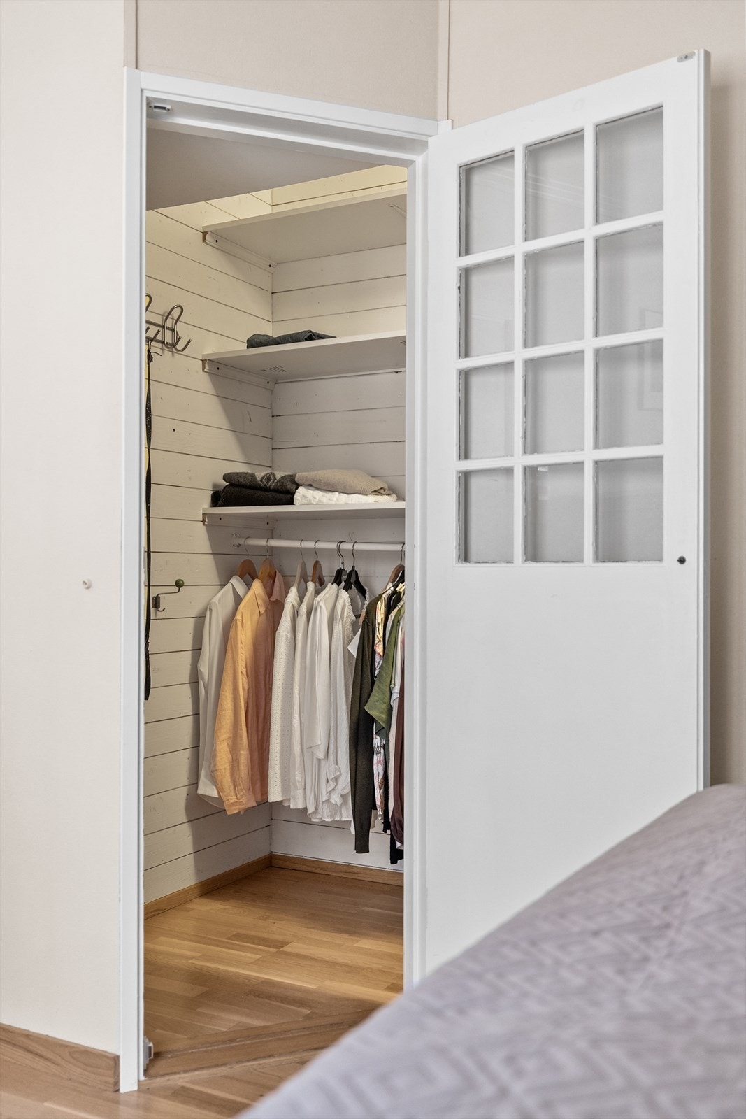 I tillegg er dette rommet tilknyttet eget walk-in closet. Galleribilde