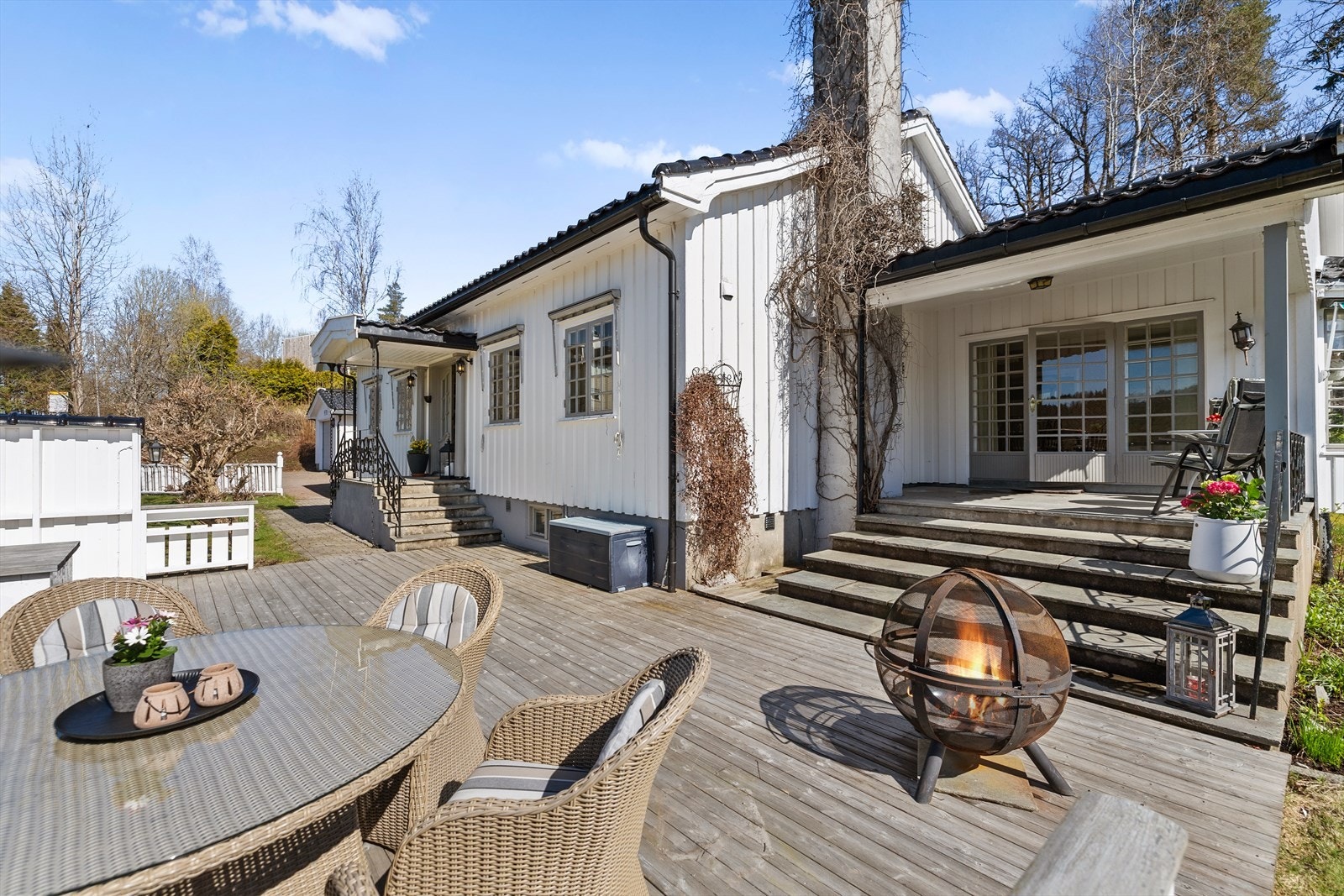 Her har du god plass til utemøblement, grill og beplantning. Galleribilde