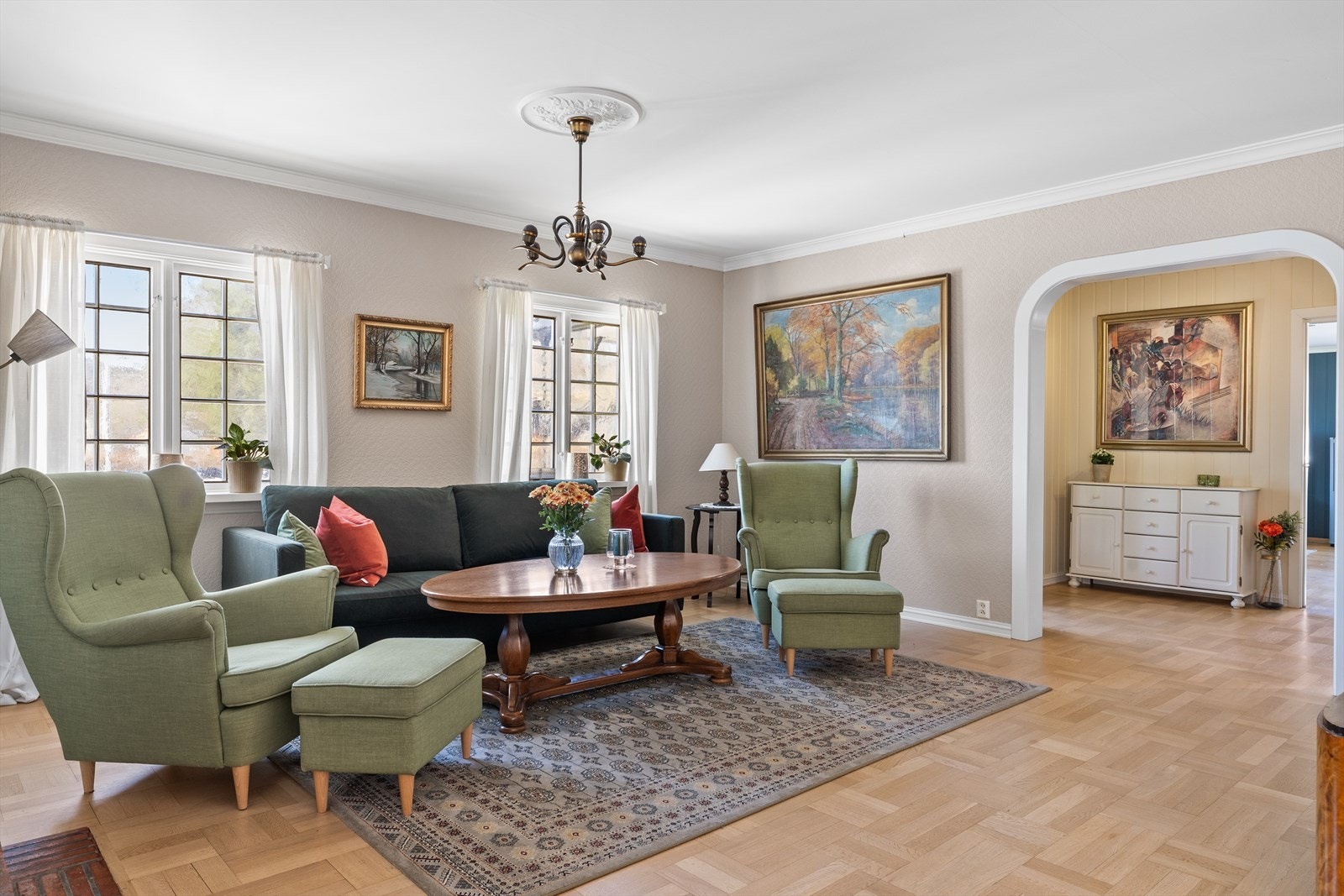Her møter du et fint rom med gode møbleringsmuligheter. Galleribilde
