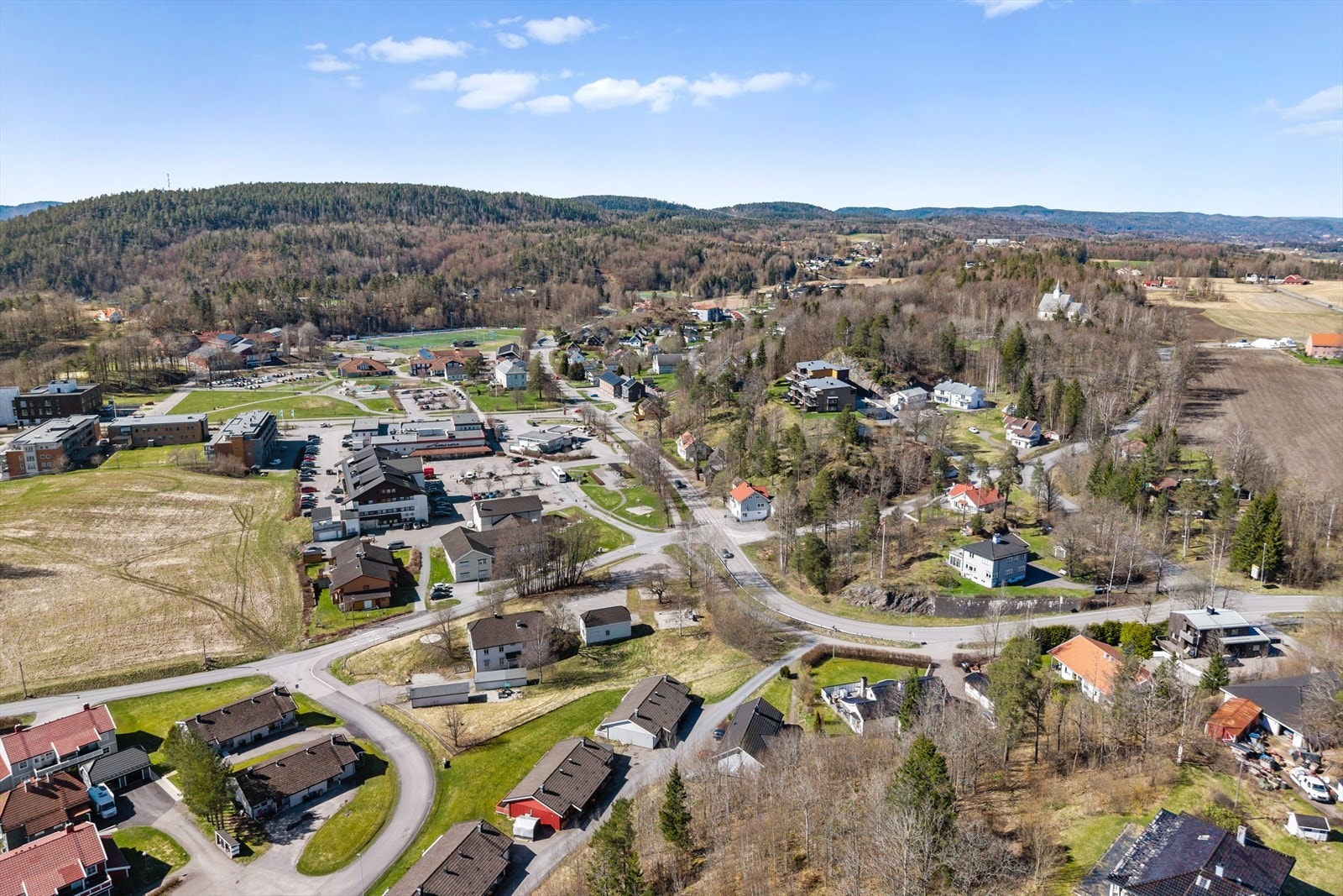 Området byr også på flotte turområder, skogsstier og rekreasjonsmuligheter som passer for både små og store. Galleribilde
