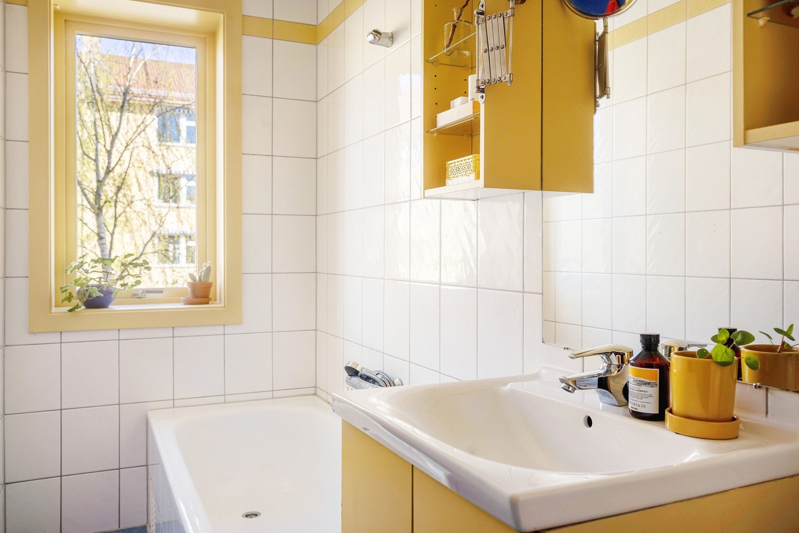 Vinduet bidrar til naturlig ventilasjon og et behagelig lysinnslipp. Galleribilde