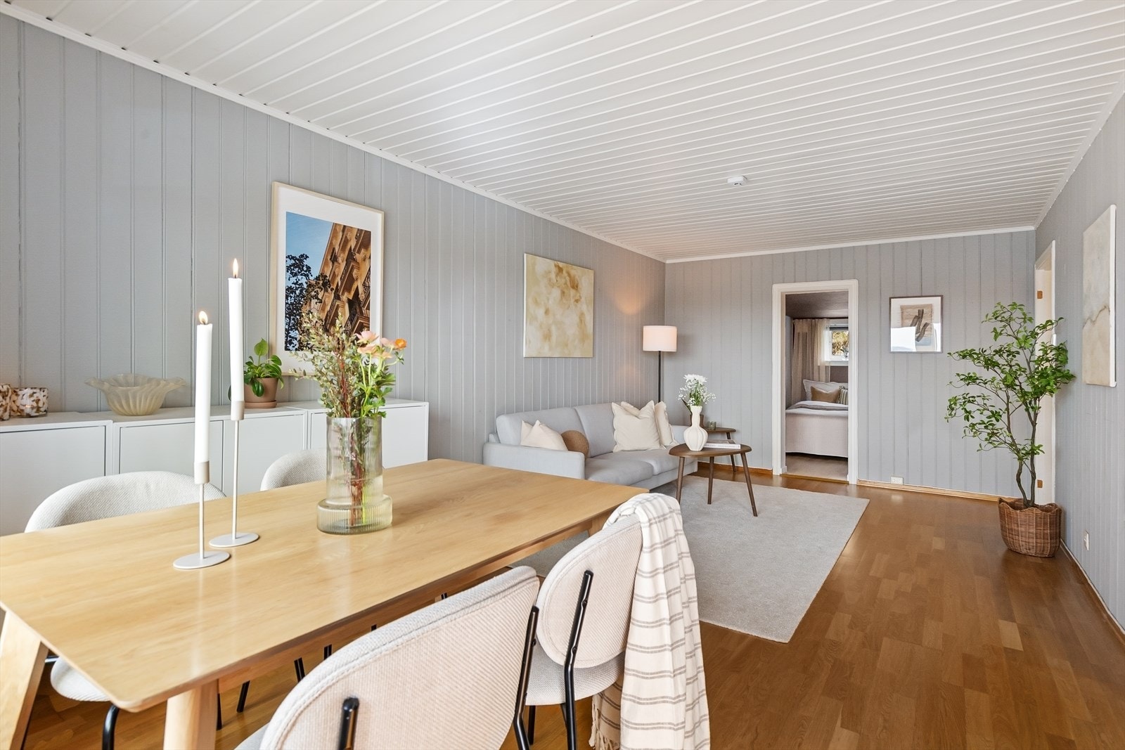 Leiligheten er gjennomgående med lys fra to kanter, oppleves romslig og med god planløsning. Galleribilde