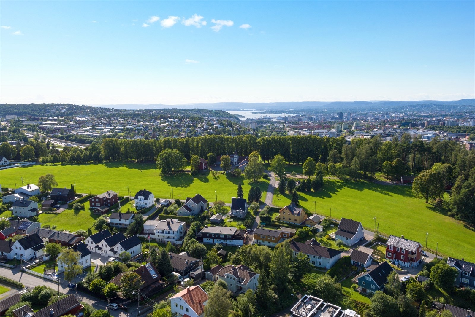 Ca. 850 meter til Skøyenparken ved Peter Aas´ vei. Galleribilde