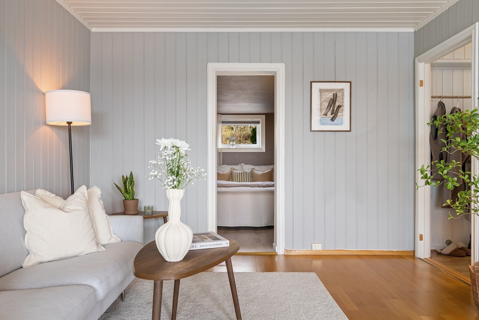 Fra stue er det inngang til soverom og entré. Galleribilde