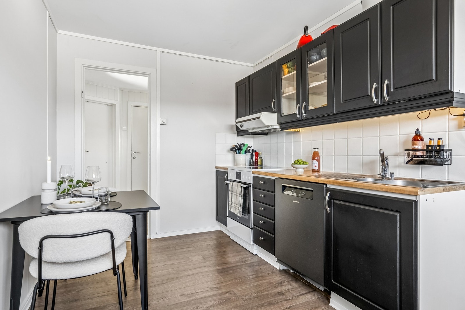Plass til frokostbord på kjøkkenet. Galleribilde