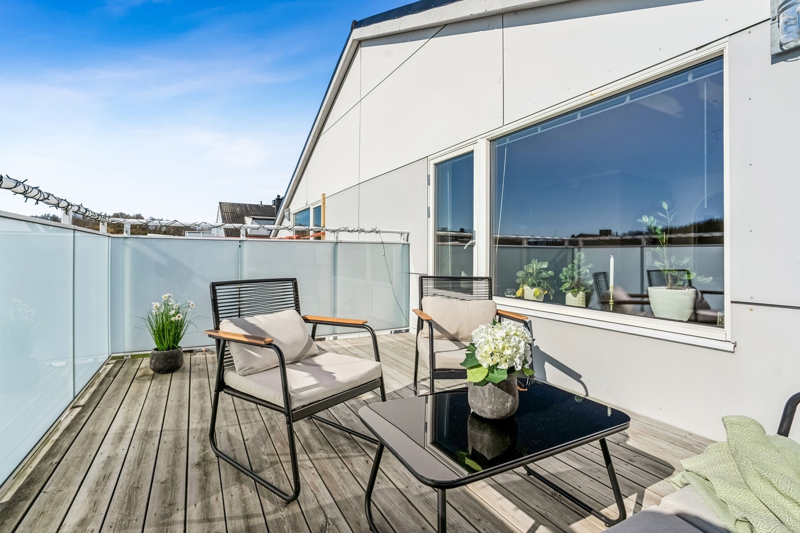 Flotte møbleringsforhold på balkongen. Galleribilde