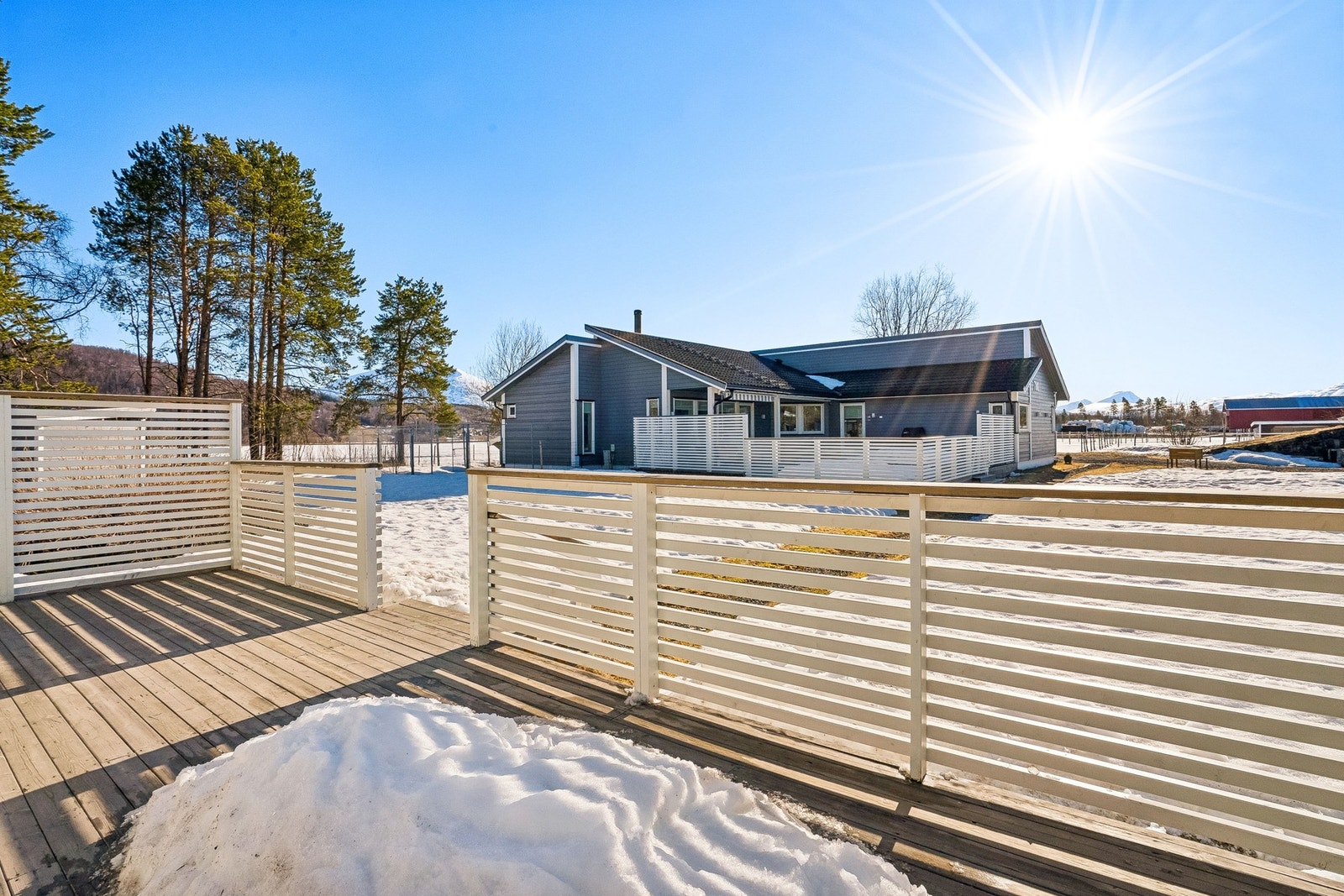 Utsikt fra terrasse på anneks Galleribilde