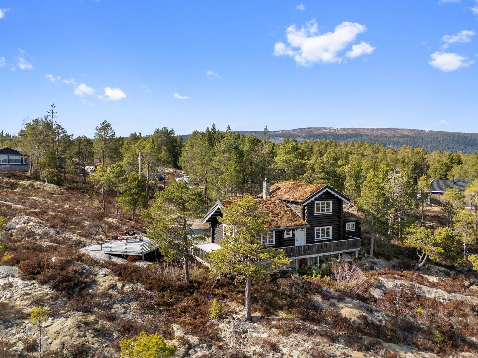 Ligger med flott plassering i terrenget. Galleribilde