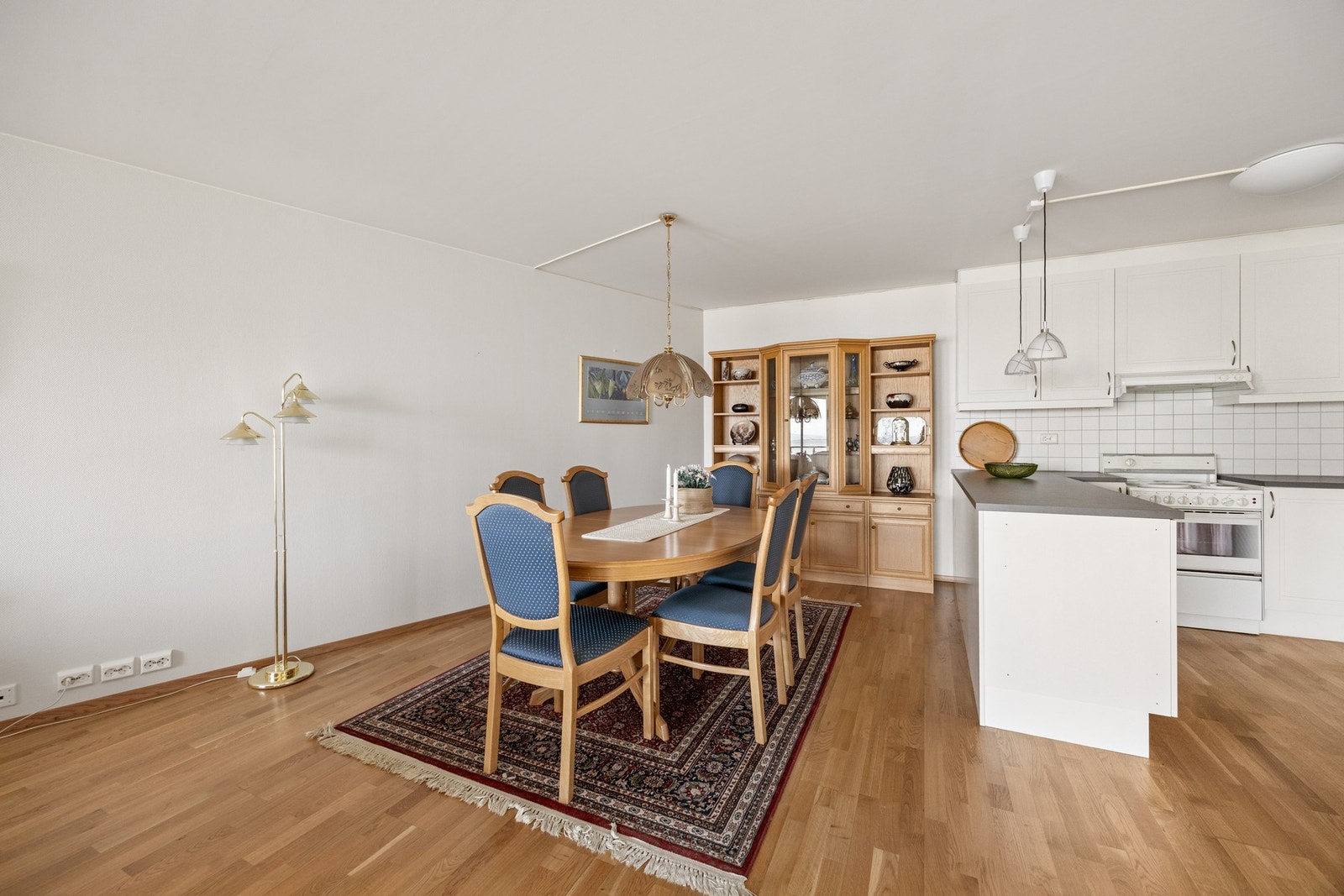 God plass til spisebord i tilknytning til kjøkkenet Galleribilde