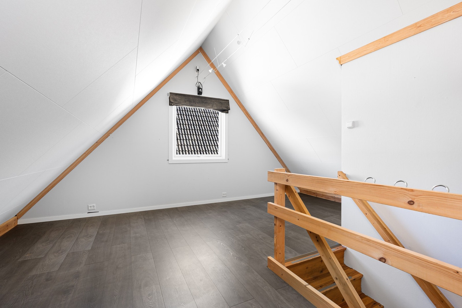 Tilbygg - Loftsrom er definert som lager (ikke varig oppholdsrom) Galleribilde