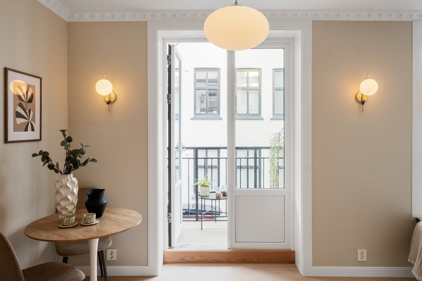 Fra stue er det adgang til balkong Galleribilde