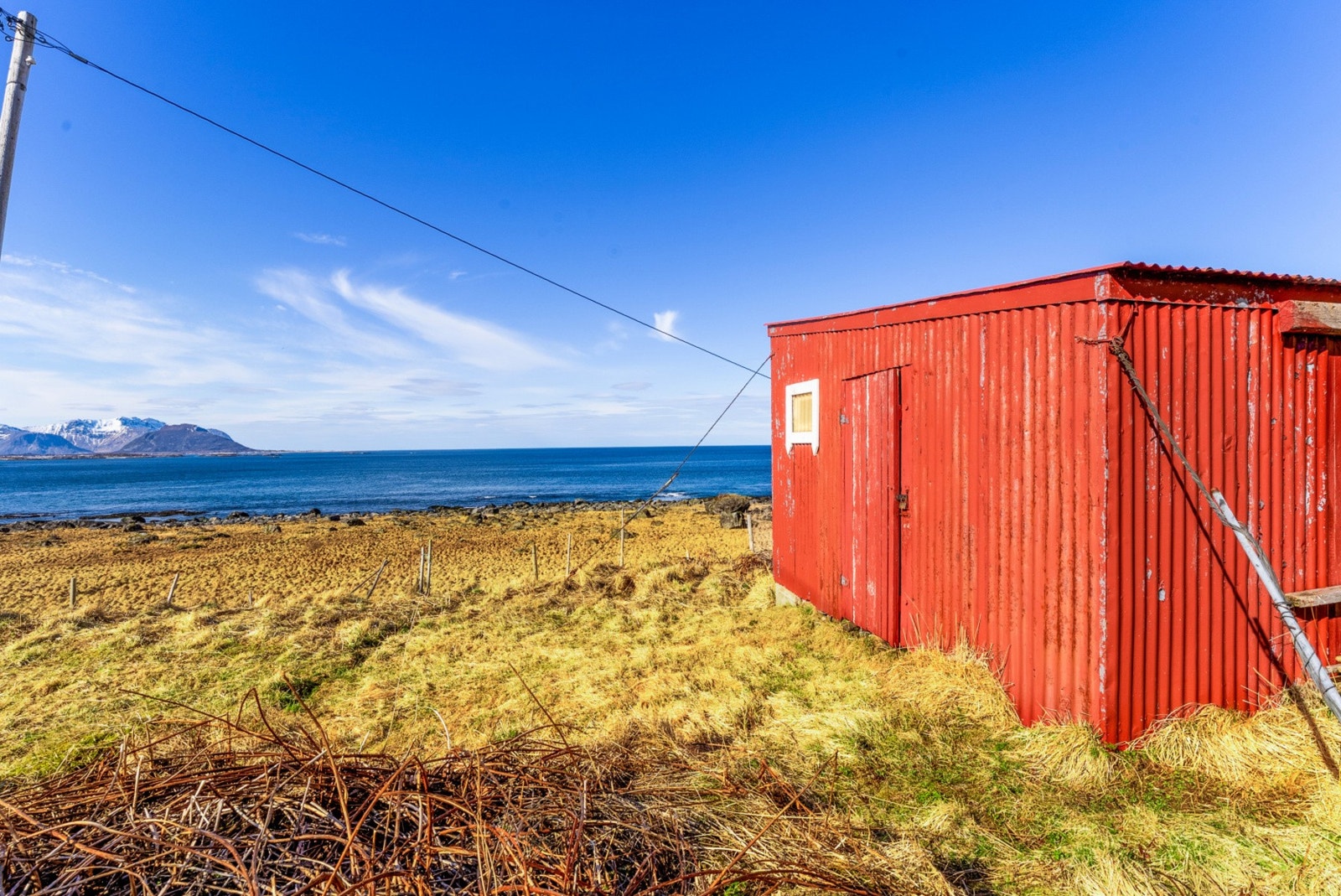 Denne separate bygningen gir ytterligere fleksibilitet og er ideell for lagring av ved, hagemøbler eller fritidsutstyr som ski og fiskeutstyr. Galleribilde
